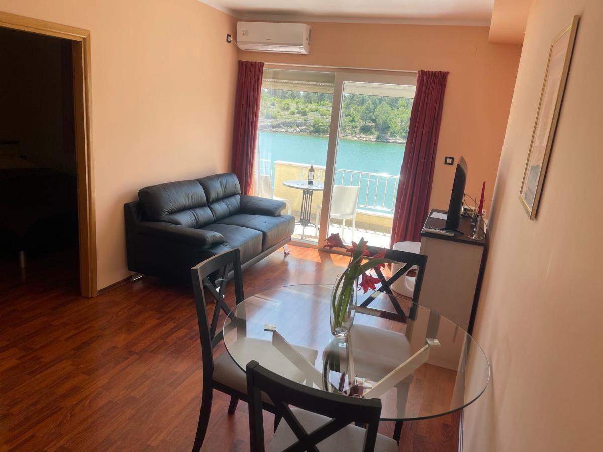 Apartments Duje Ribnica Obrovac Eksteriør billede